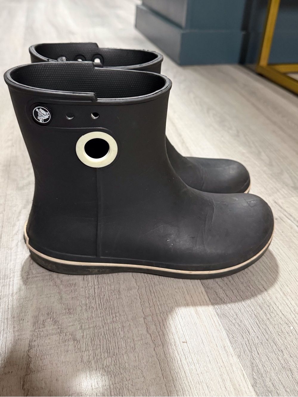 Crocs Womenโs Size 7 Black Jaunt Shorty Rain Boots Waterproof Ankle Boots